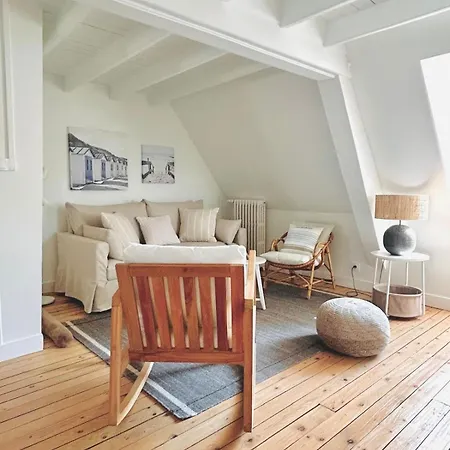 Apartment Charming One Bedroom In Centre Coutances