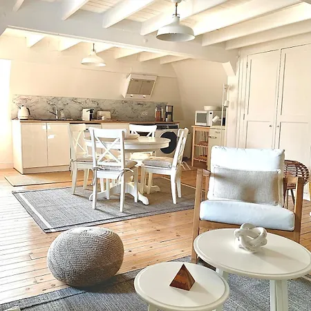 Charming One Bedroom In Centre Coutances