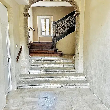 Charming One Bedroom In Centre Apartment *